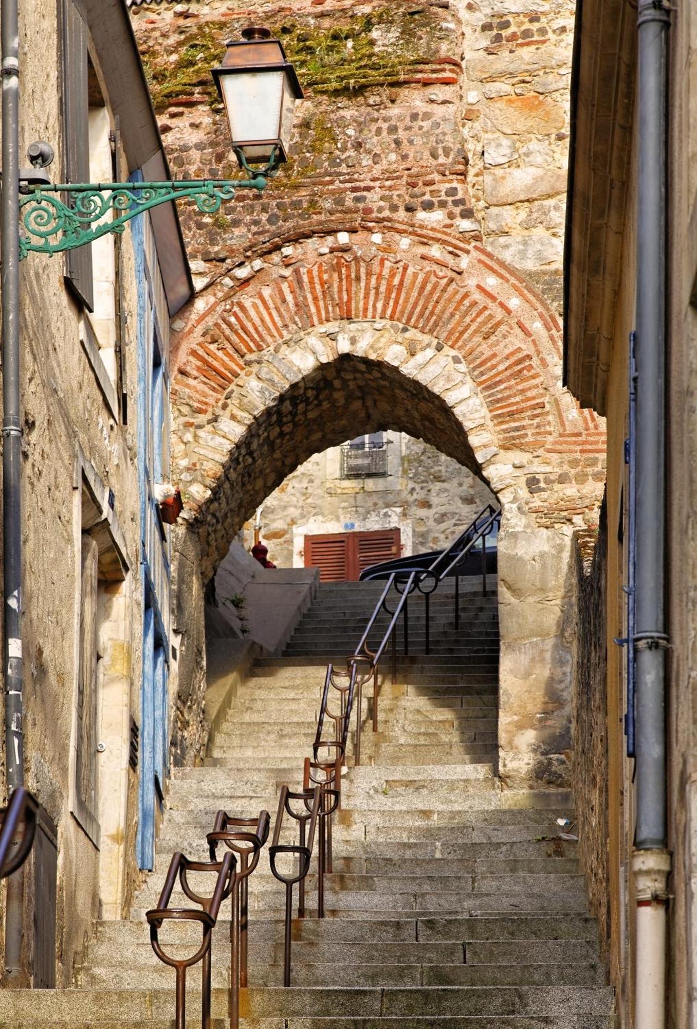Chambres D'Hote - Maison Des Ecrivains - 50 M De La Cathedrale Et Place Des Jacobins لو مان المظهر الخارجي الصورة